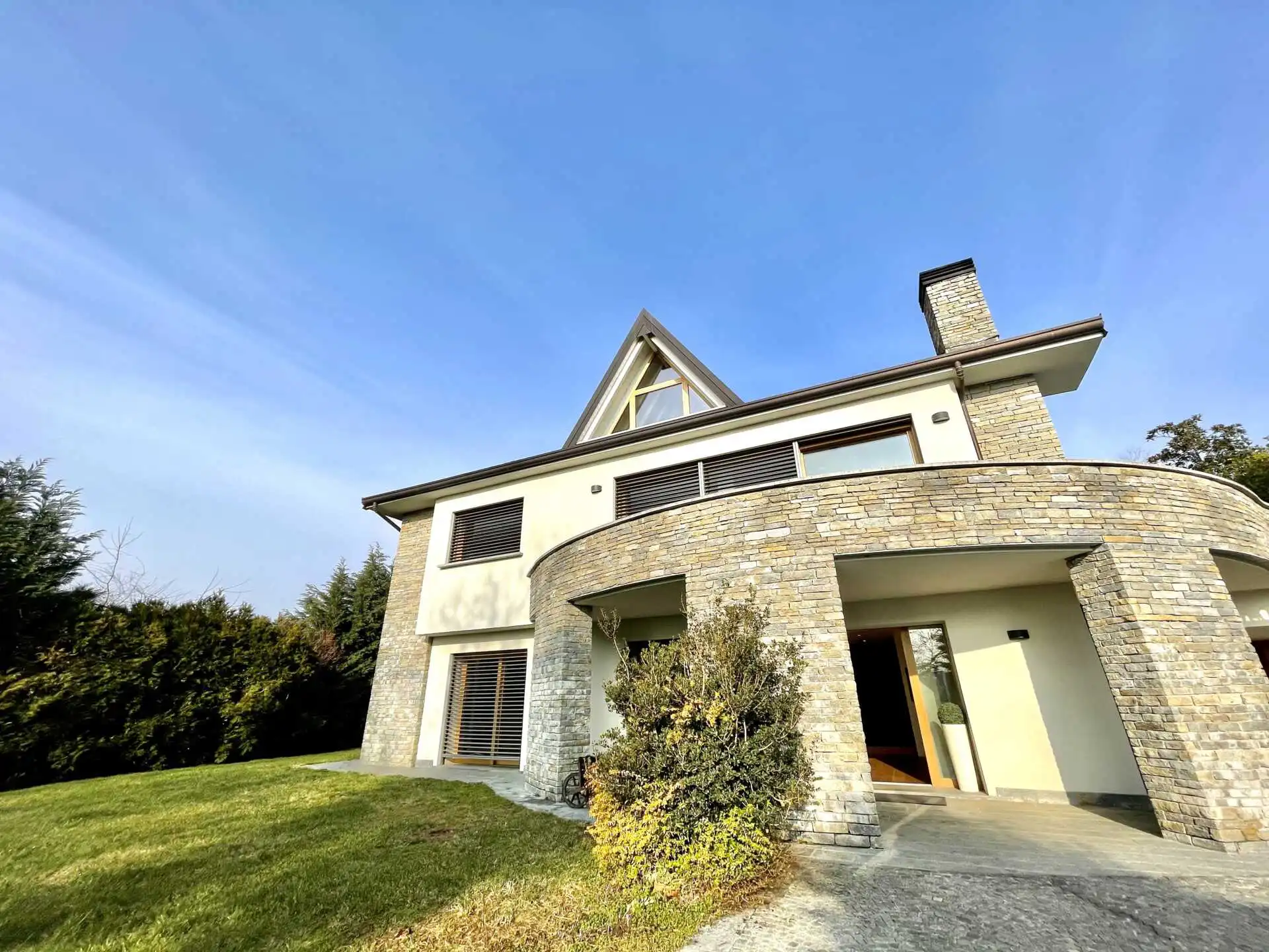 villa-in-vendita-a-merate-agenzia-immobiliare-milano-e-brianza-casa-e-style (13)