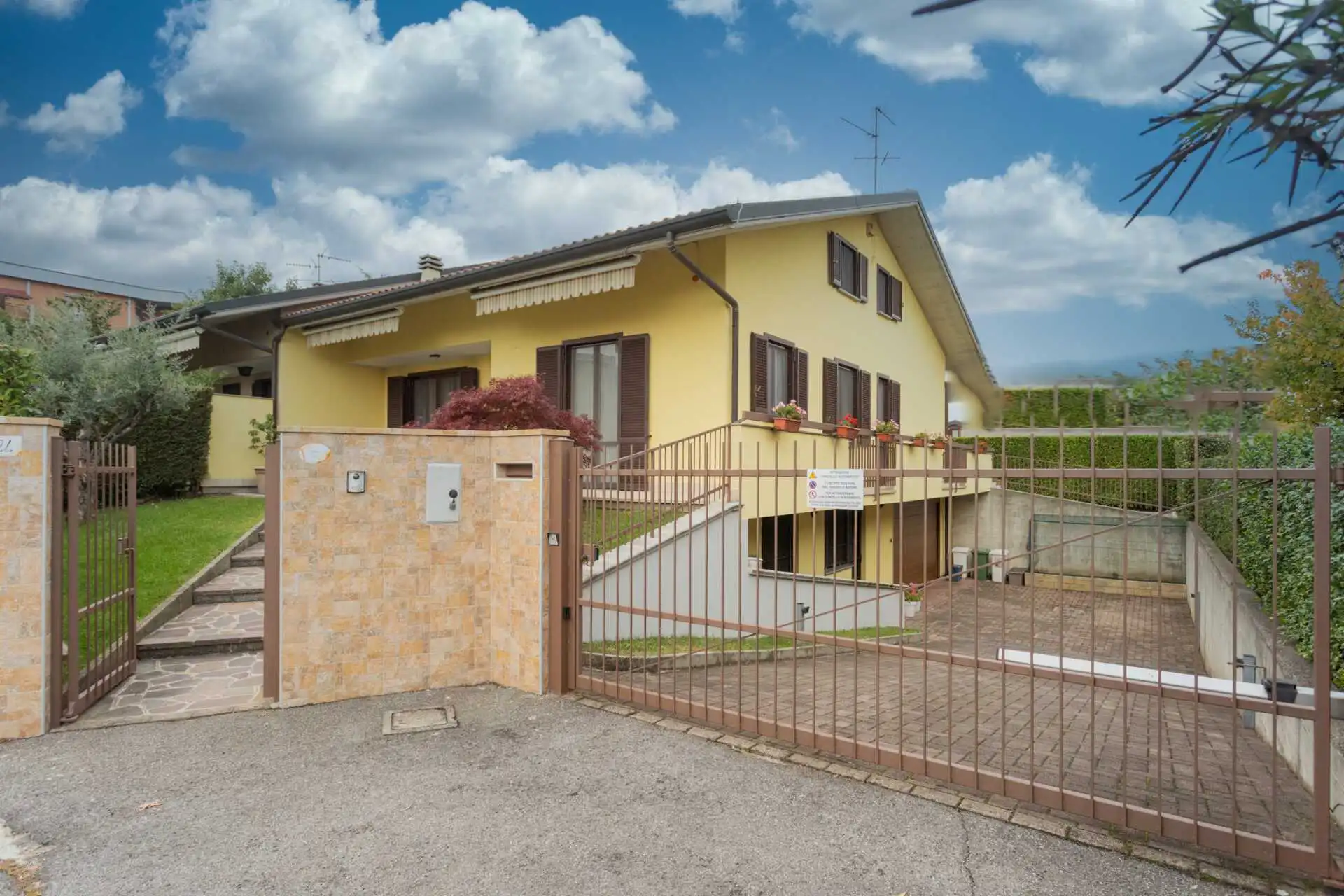 Roncello-vendita-villa-bifamiliare-agenzia-immobiliare-casa&style (59)
