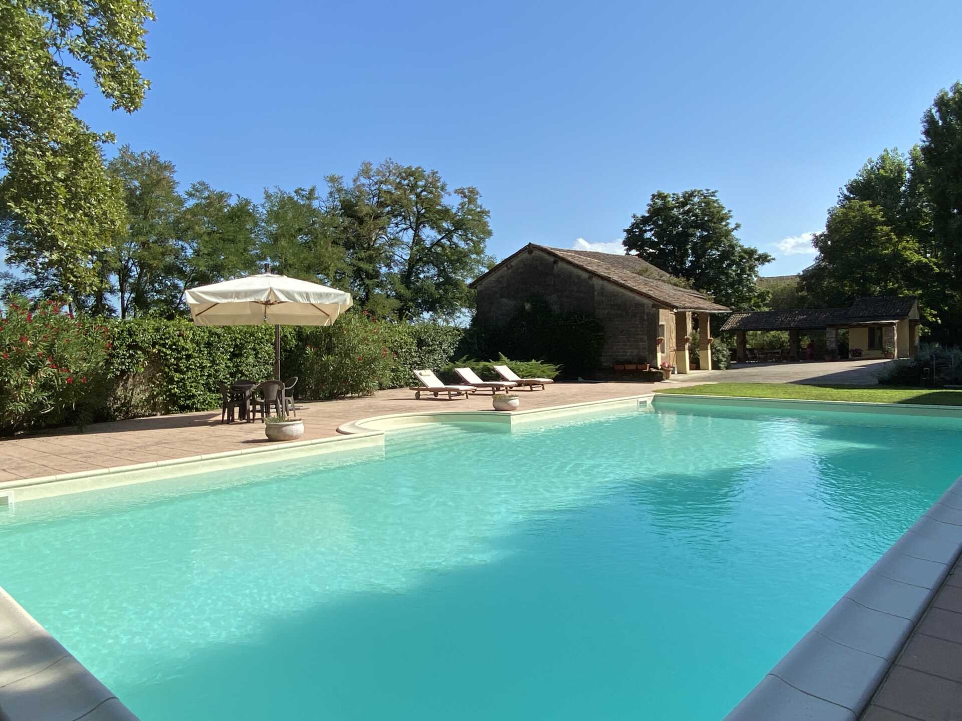 villa-depoca-con-piscina-in-vendita-a-velezzo-lomellina-immobiliare-casaeetyle-piscina-interrata (1)