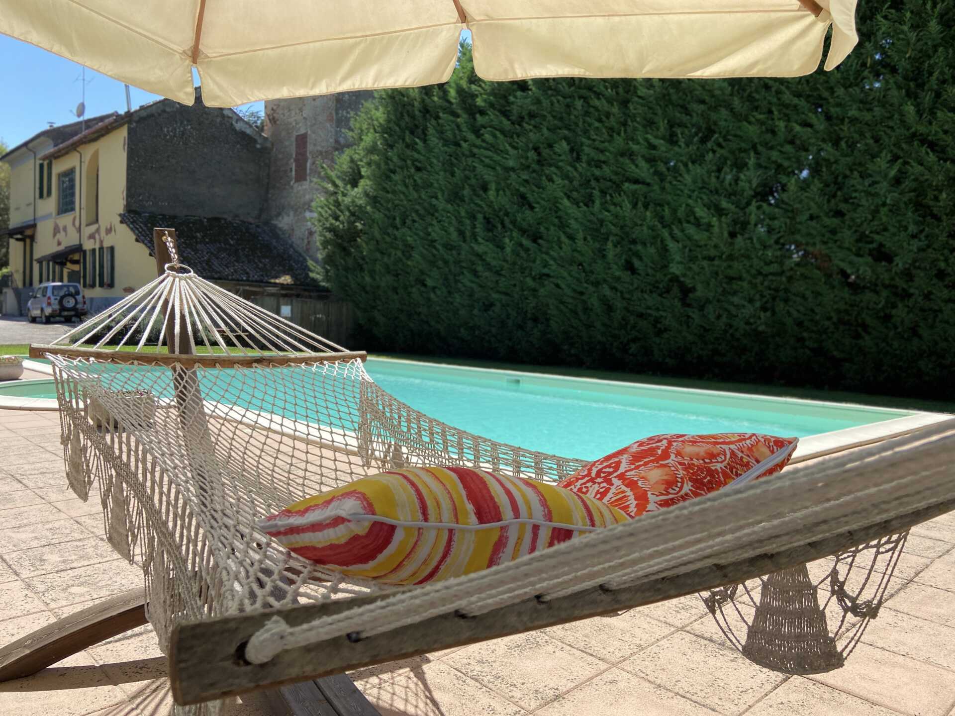 villa-depoca-con-piscina-in-vendita-a-velezzo-lomellina-immobiliare-casaeetyle-piscina-interrata (3)