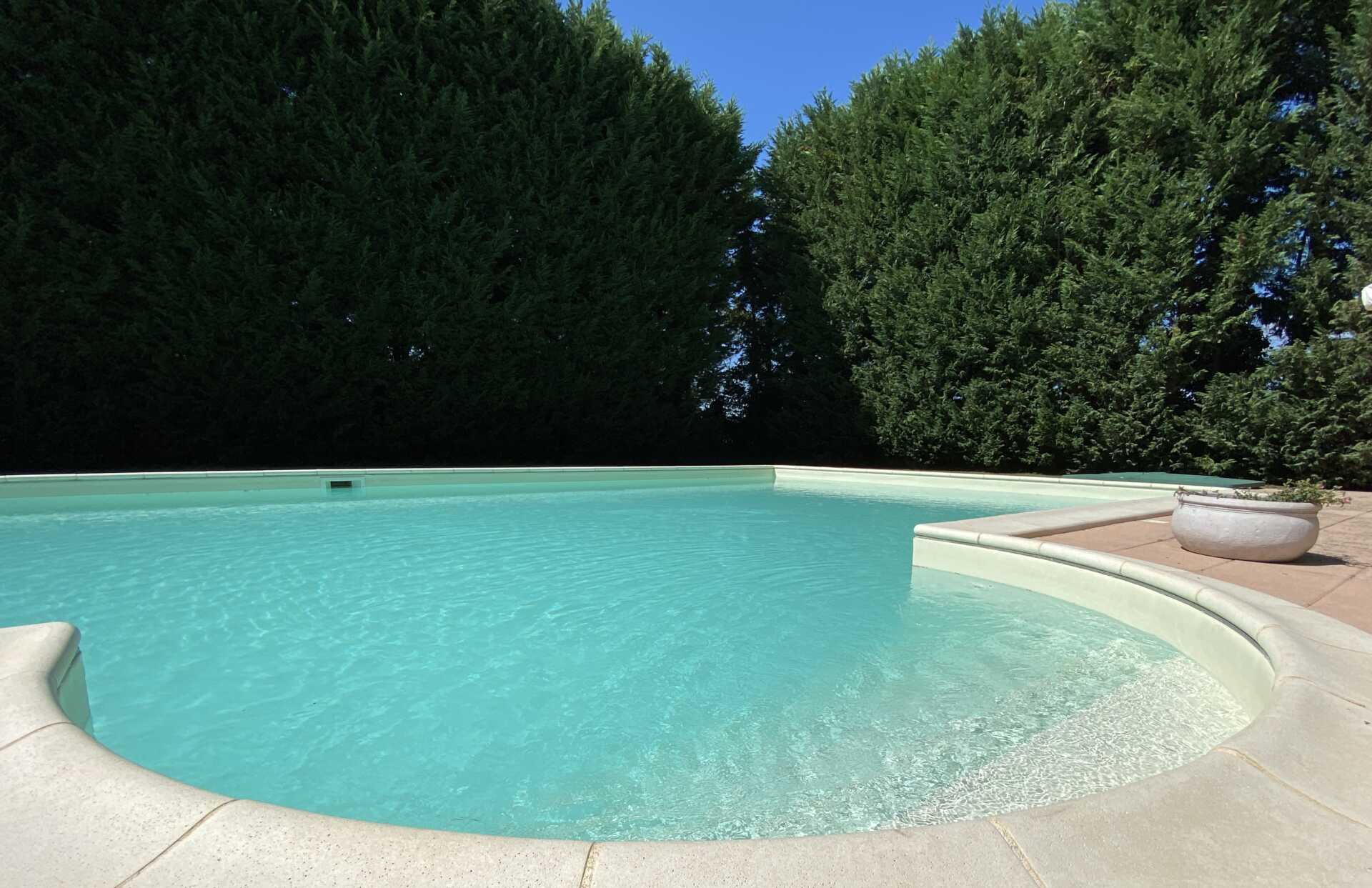 villa-depoca-con-piscina-in-vendita-a-velezzo-lomellina-immobiliare-casaeetyle-piscina-interrata (6)