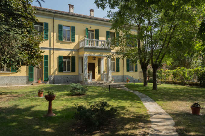 villa-depoca-con-piscina-in-vendita-a-velezzo-lomellina-immobiliare-casa&style-esterni