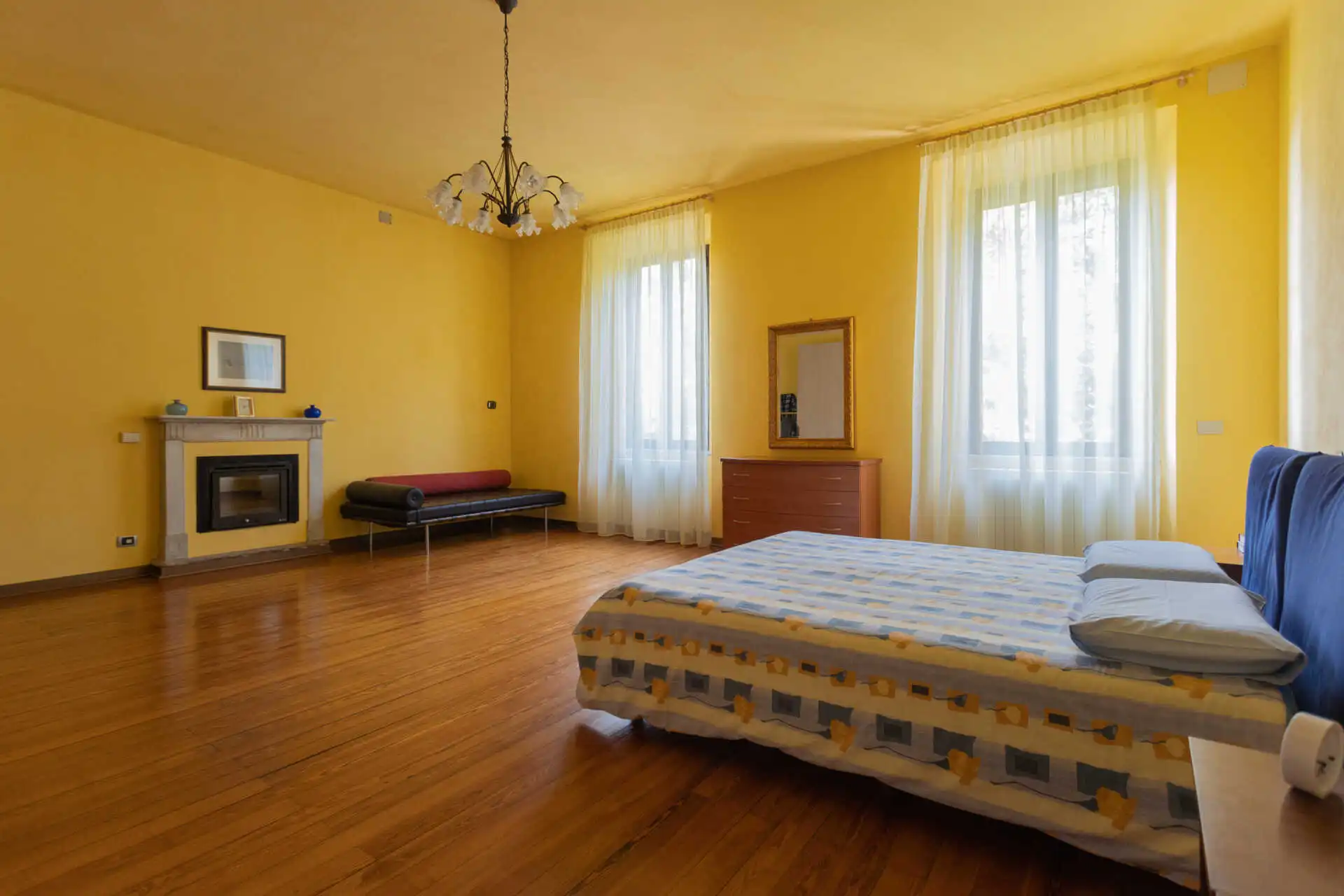 villa-depoca-con-piscina-in-vendita-a-velezzo-lomellina-immobiliare-casa&style-interni-villa (12)