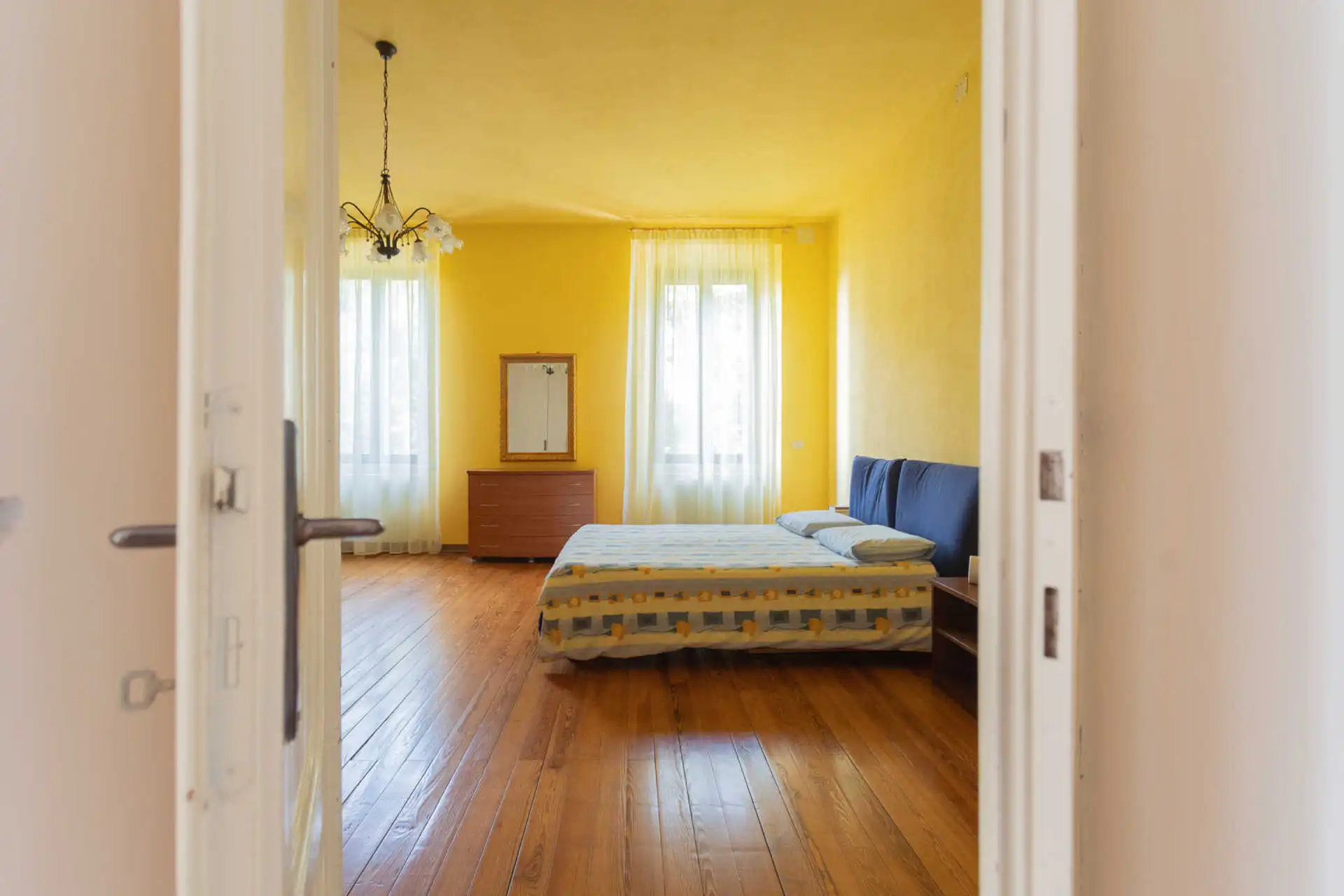 villa-depoca-con-piscina-in-vendita-a-velezzo-lomellina-immobiliare-casa&style-interni-villa (13)