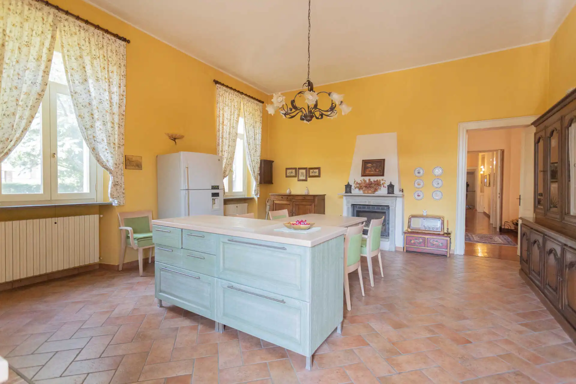 villa-depoca-con-piscina-in-vendita-a-velezzo-lomellina-immobiliare-casa&style-interni-villa (29)