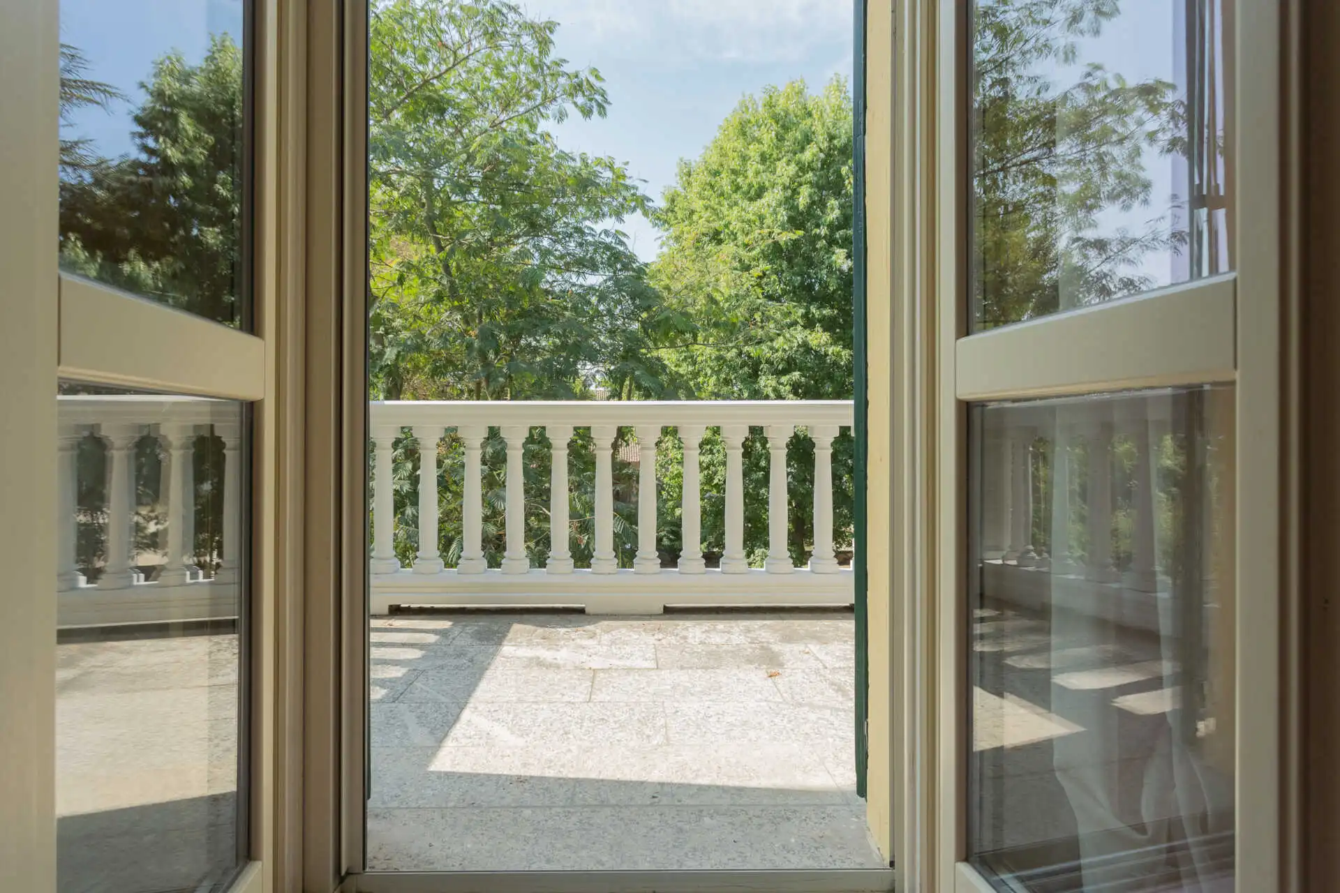 villa-depoca-con-piscina-in-vendita-a-velezzo-lomellina-immobiliare-casa&style-interni-villa (8)