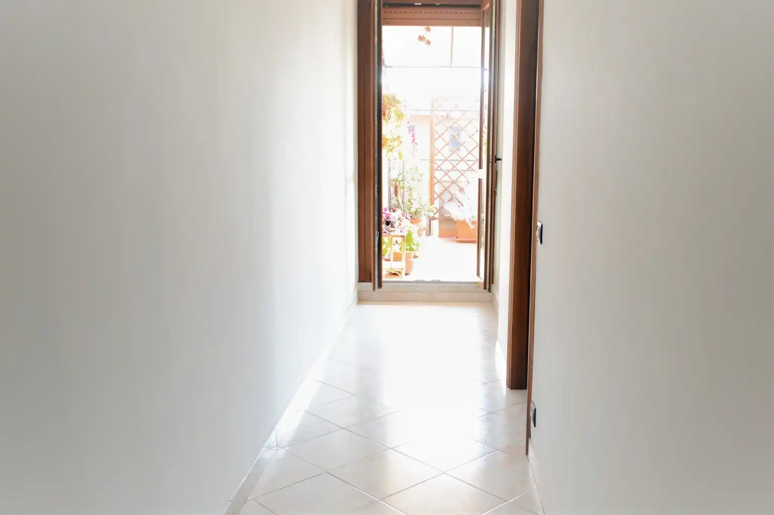appartamento-ultimo-piano-con-terrazzo-in-vendita-a-roncello (32) (FILEminimizer)