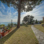 Varazze-vendita-appartamento-con-giardino