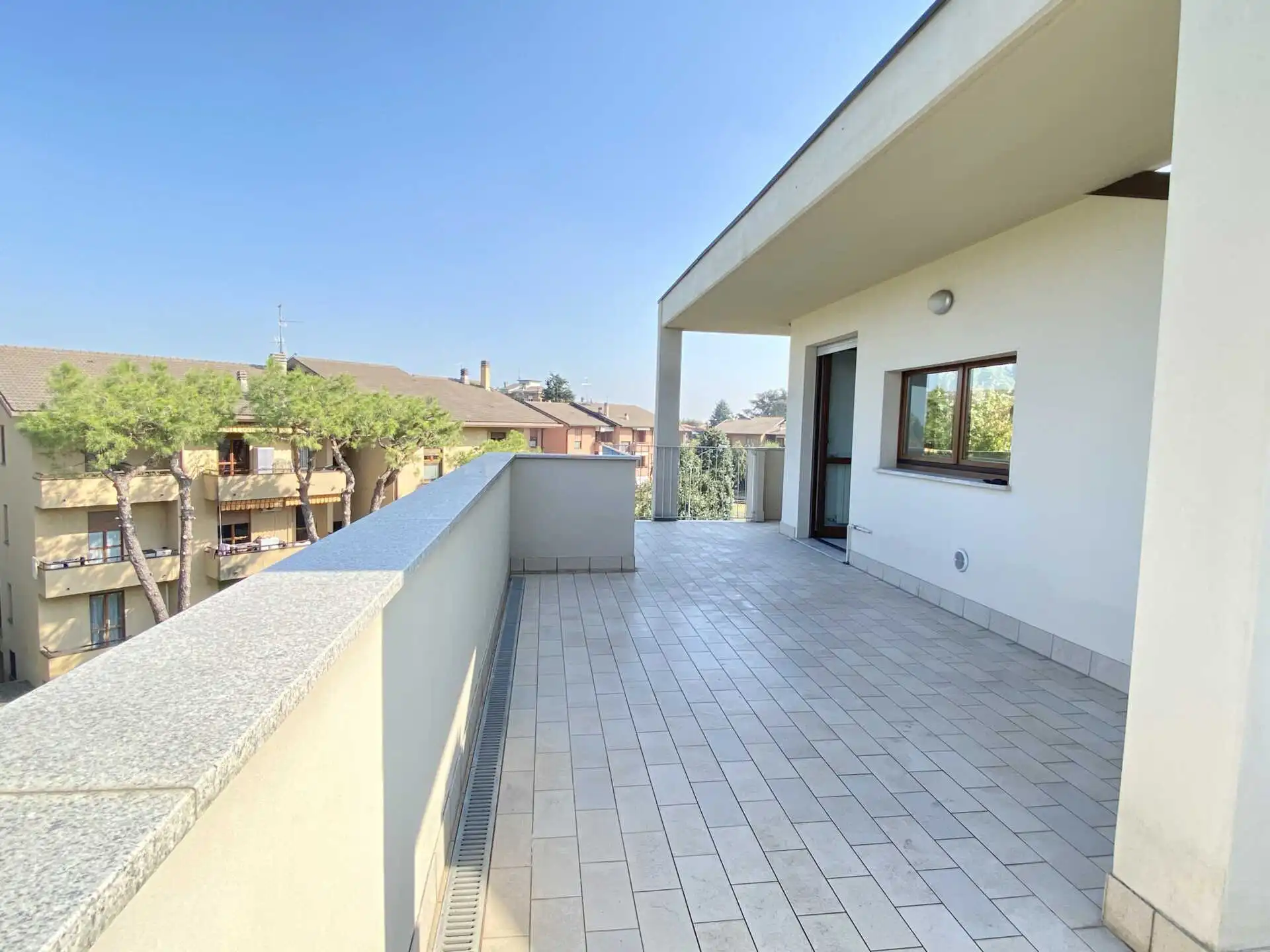 attico-con-terrazzo-in-vendita-a-burago-di-molgora (1)