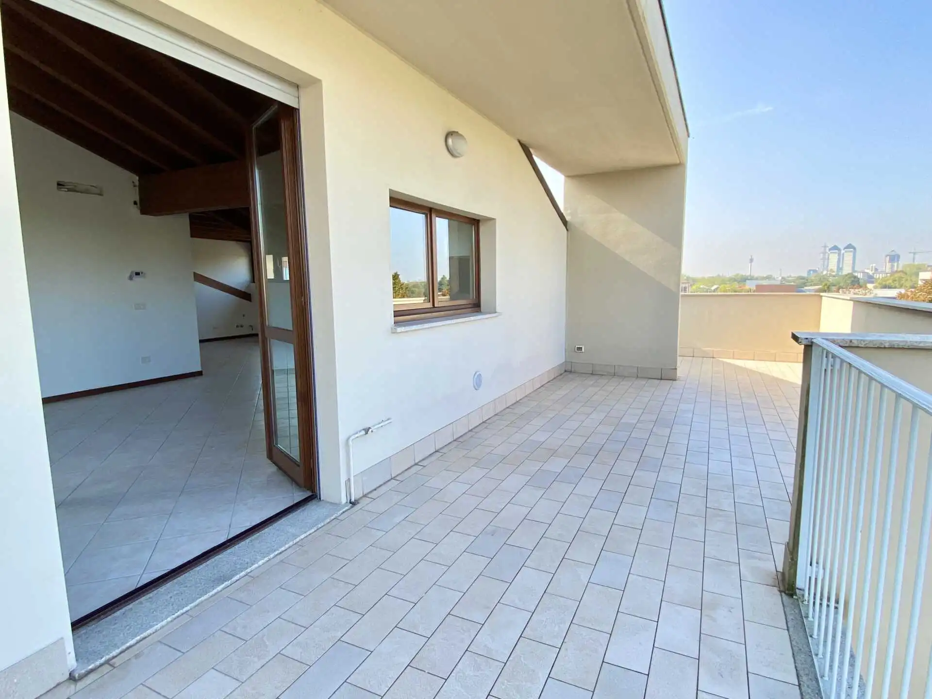 attico-con-terrazzo-in-vendita-a-burago-di-molgora (22)
