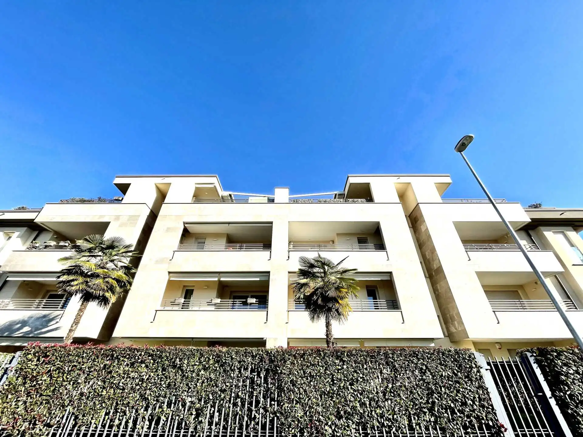 appartamento-ultimo-piano-con-terrazzo-in-vendita-a-vimercate-casa&style-immobiliare-milano-e-brianza (2)