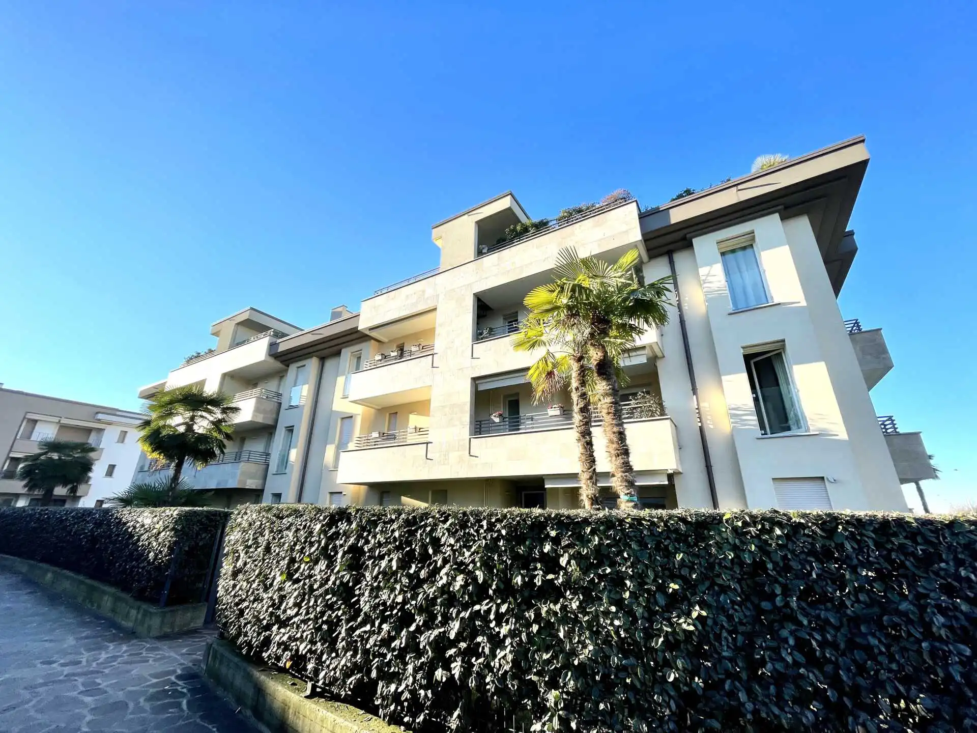 appartamento-ultimo-piano-con-terrazzo-in-vendita-a-vimercate-casa&style-immobiliare-milano-e-brianza (3)