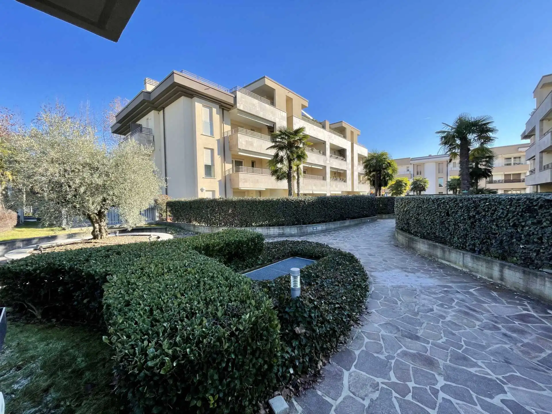 appartamento-ultimo-piano-con-terrazzo-in-vendita-a-vimercate-casa&style-immobiliare-milano-e-brianza (6)