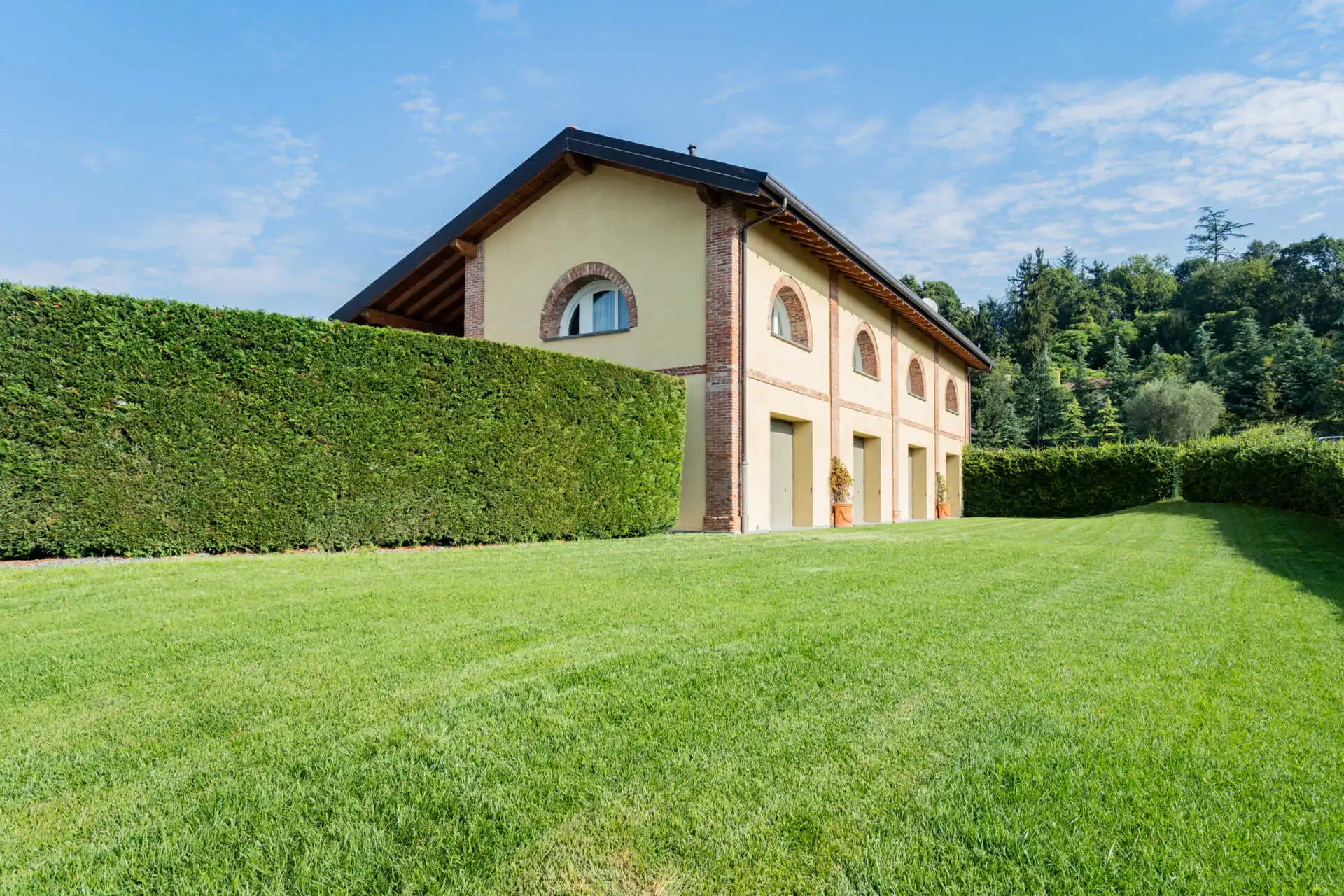 in-vendita-a-merate-villa-di-lusso-con-piscina-ex-cascina-ristrutturata-casa&style-immobiliare-milano-brianza (20)