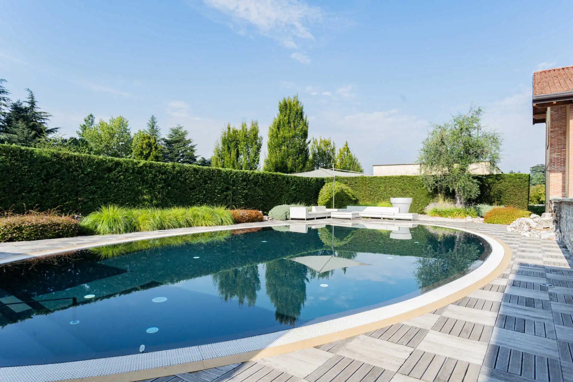 in-vendita-a-merate-villa-di-lusso-con-piscina-ex-cascina-ristrutturata-casa&style-immobiliare-milano-brianza (22)