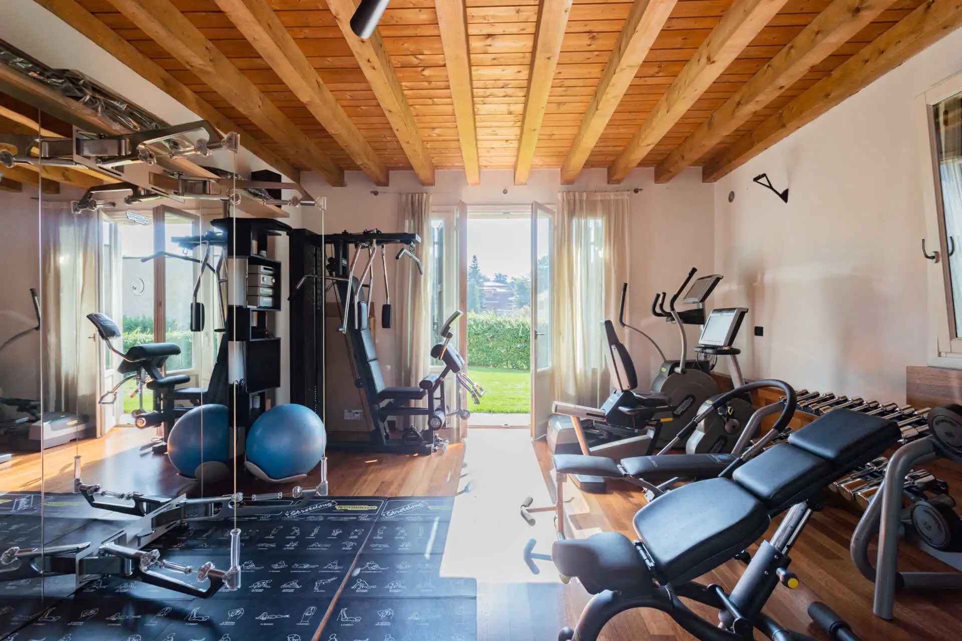 in-vendita-a-merate-villa-di-lusso-con-piscina-ex-cascina-ristrutturata-casa&style-immobiliare-milano-brianza (26)