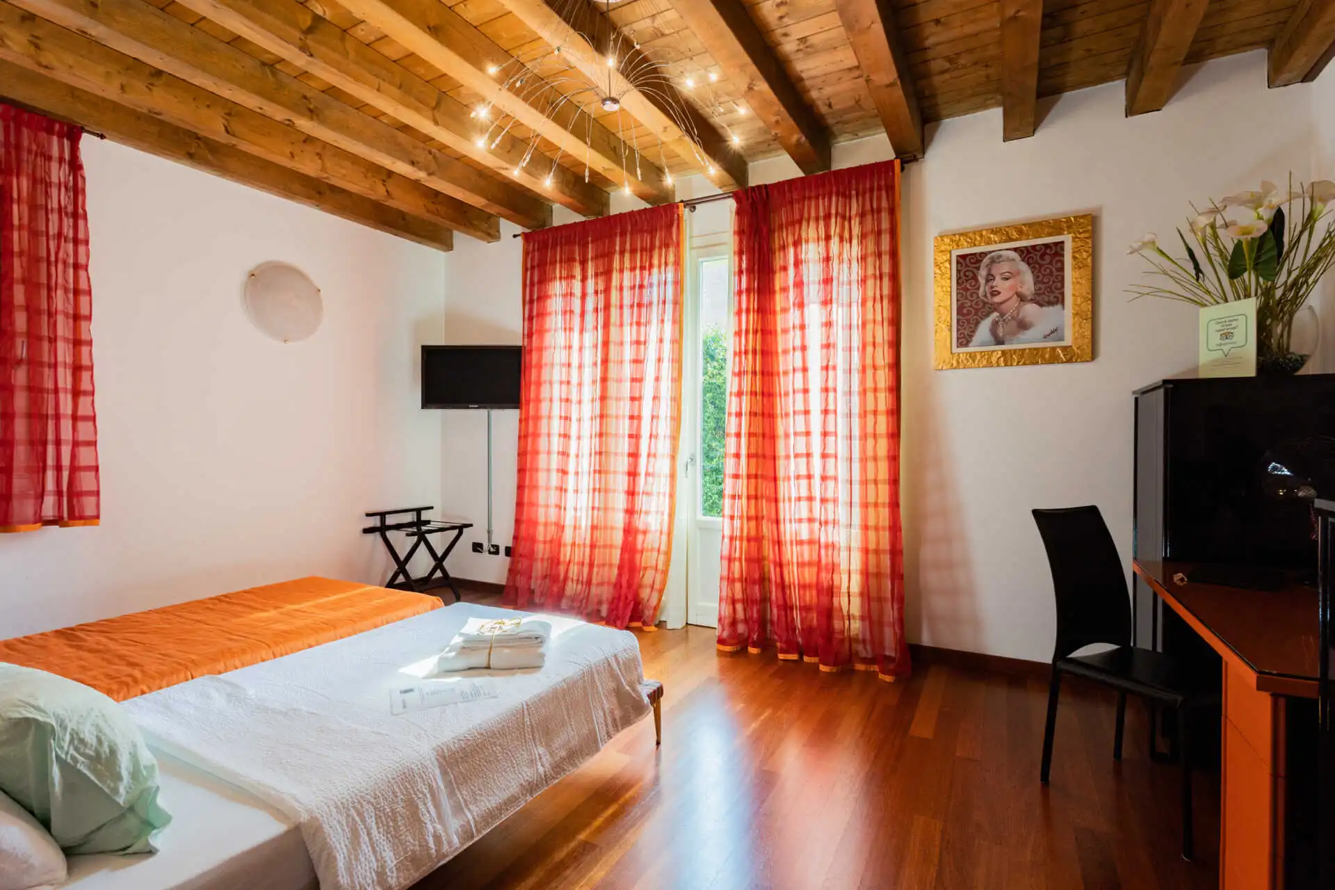 in-vendita-a-merate-villa-di-lusso-con-piscina-ex-cascina-ristrutturata-casa&style-immobiliare-milano-brianza (28)