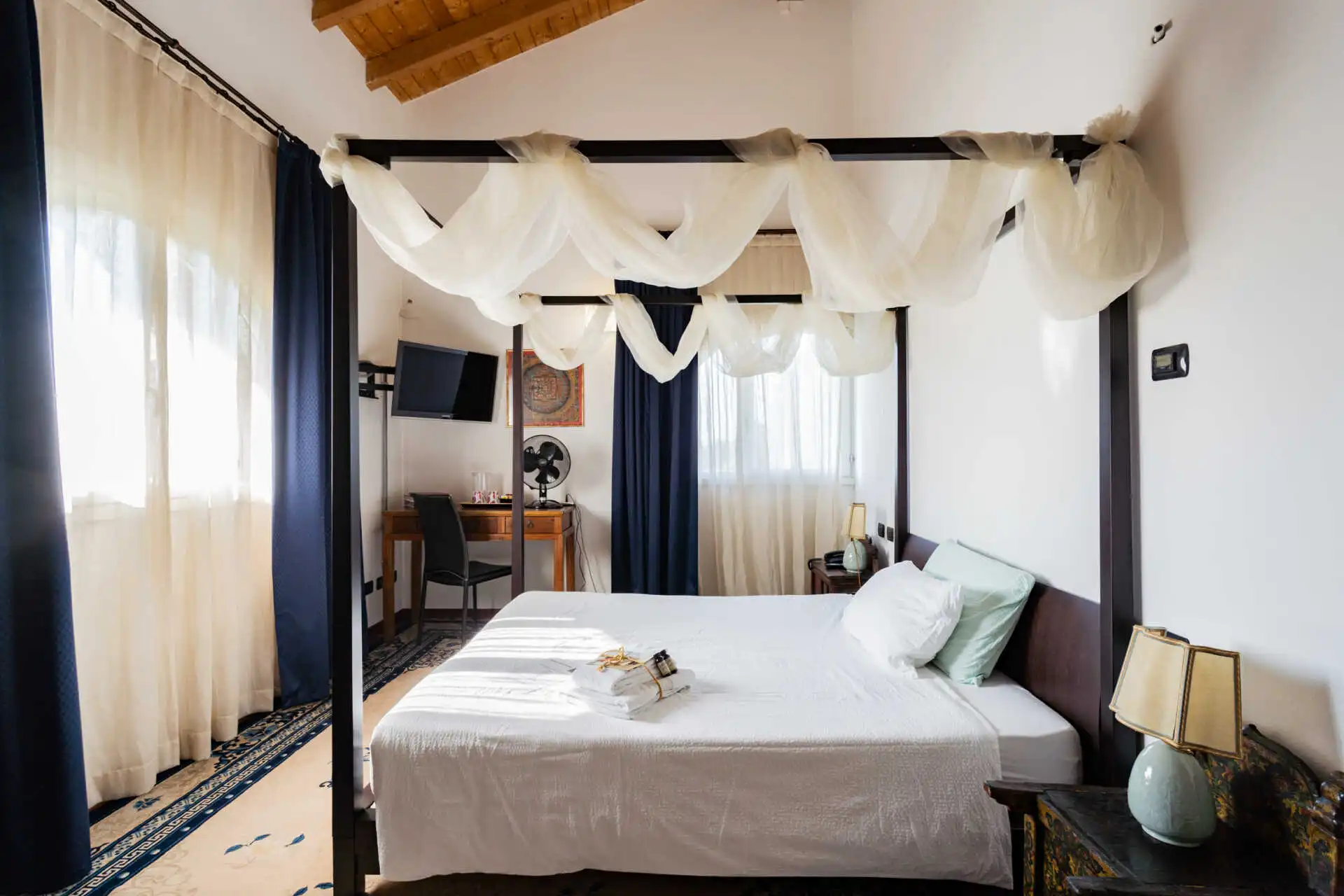 in-vendita-a-merate-villa-di-lusso-con-piscina-ex-cascina-ristrutturata-casa&style-immobiliare-milano-brianza (34)