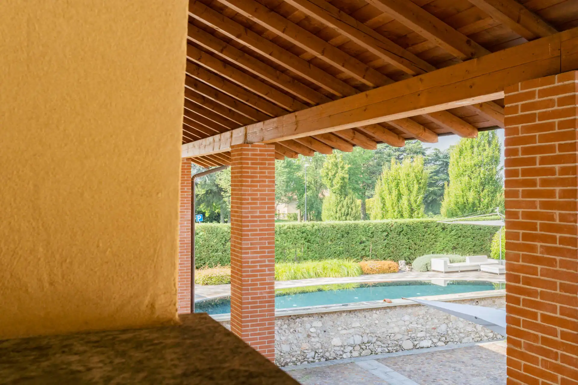 in-vendita-a-merate-villa-di-lusso-con-piscina-ex-cascina-ristrutturata-casa&style-immobiliare-milano-brianza (37)