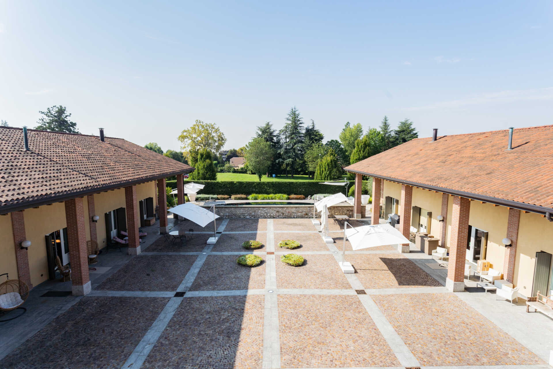 in-vendita-a-merate-villa-di-lusso-con-piscina-ex-cascina-ristrutturata-casa&style-immobiliare-milano-brianza (42)
