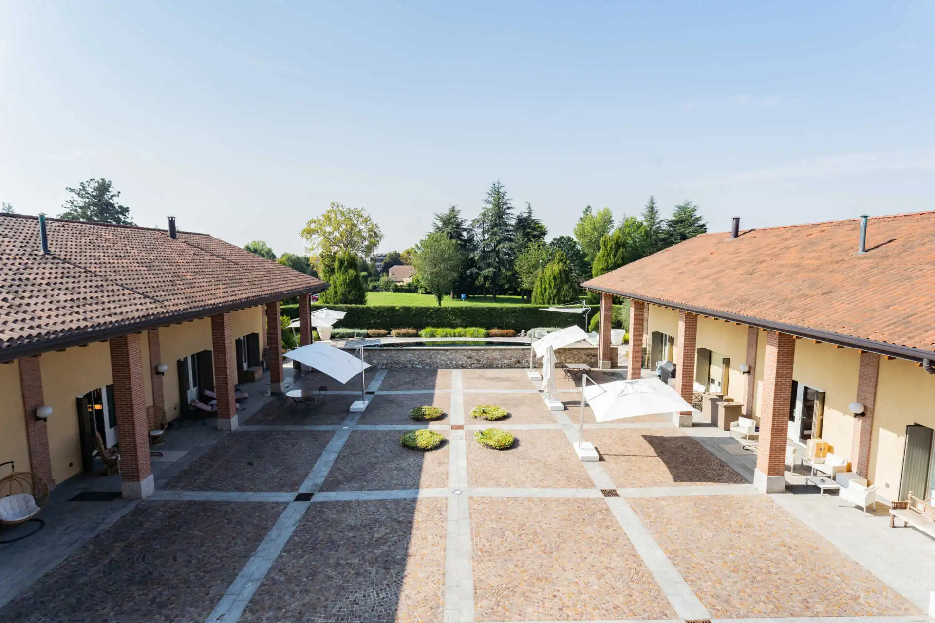 in-vendita-a-merate-villa-di-lusso-con-piscina-ex-cascina-ristrutturata-casa&style-immobiliare-milano-brianza (42)