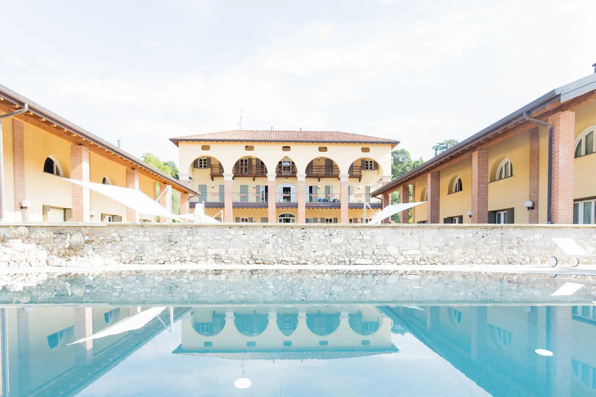 in-vendita-a-merate-villa-di-lusso-con-piscina-ex-cascina-ristrutturata-casa&style-immobiliare-milano-brianza (46)