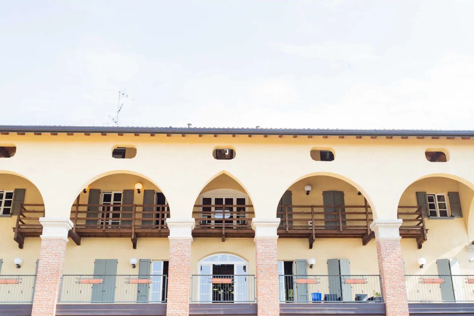 in-vendita-a-merate-villa-di-lusso-con-piscina-ex-cascina-ristrutturata-casa&style-immobiliare-milano-brianza (48)