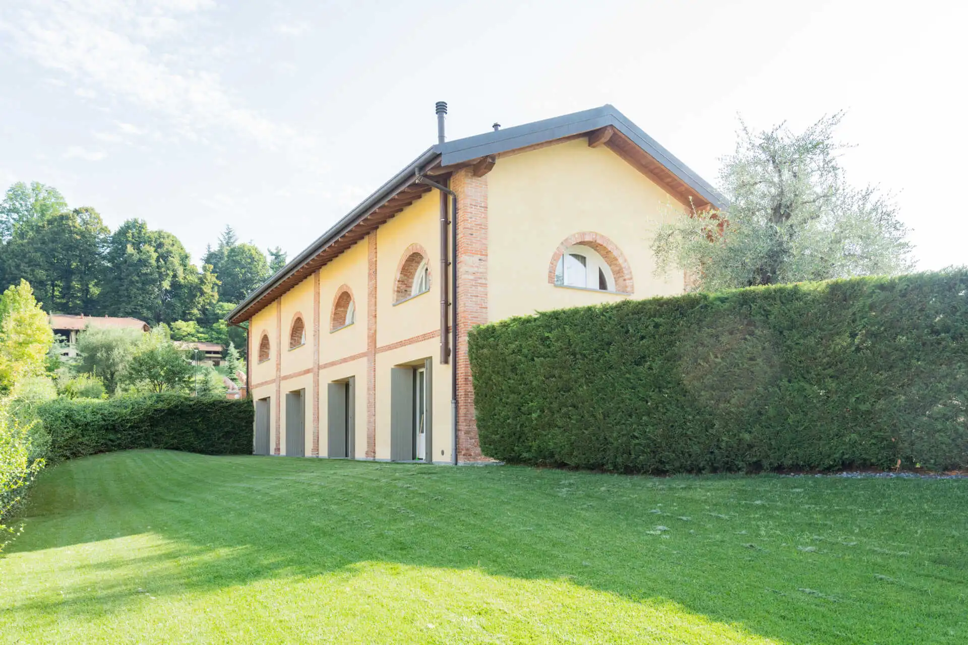 in-vendita-a-merate-villa-di-lusso-con-piscina-ex-cascina-ristrutturata-casa&style-immobiliare-milano-brianza (6)