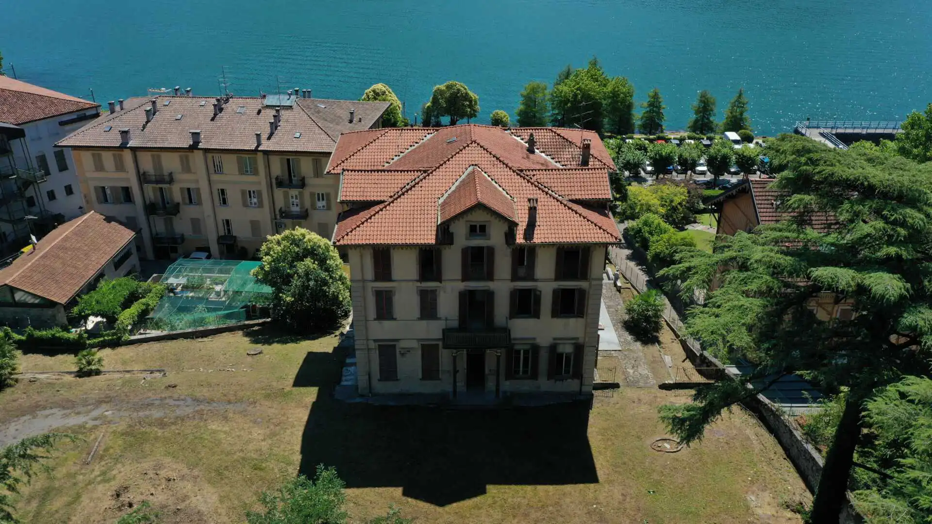 villa-in-vendita-a-lovere-sul-lago-diseo-immobiliare-milano-e-brianza-casa&style