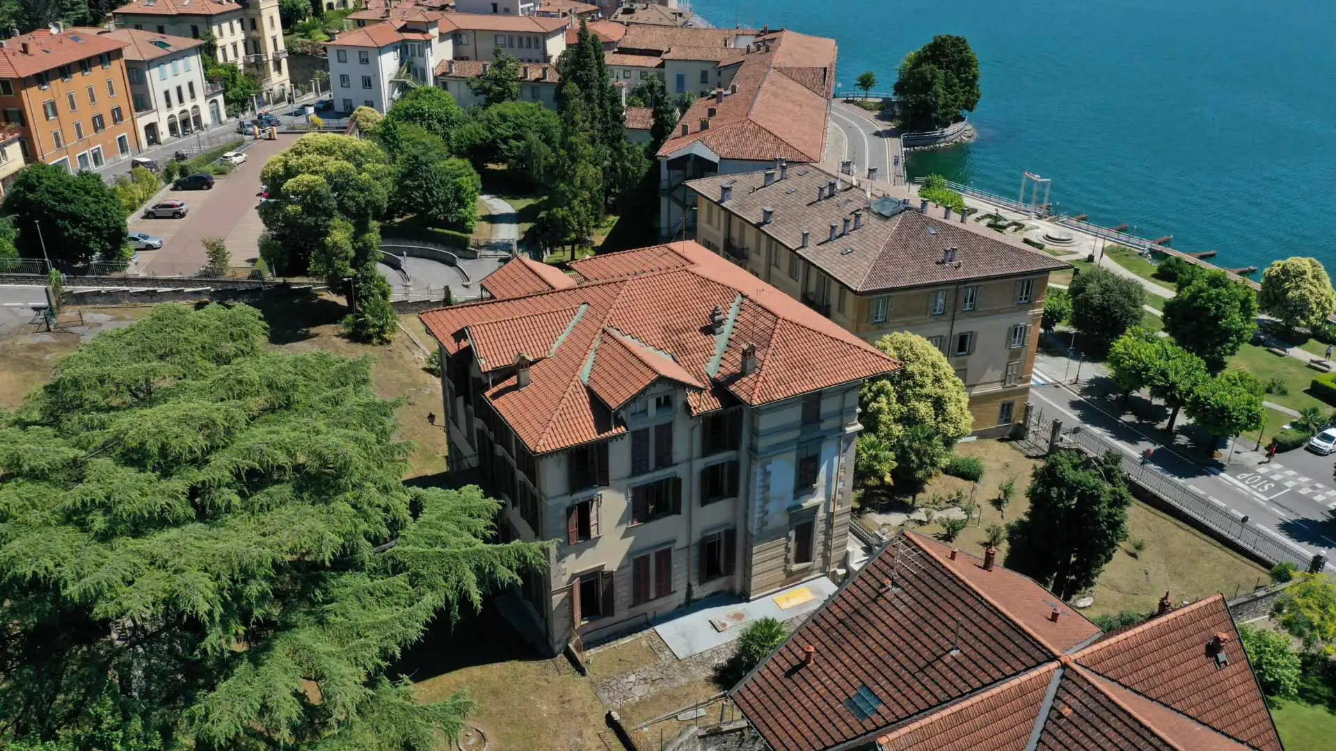 villa-in-vendita-a-lovere-sul-lago-diseo-immobiliare-milano-e-brianza-casa&style