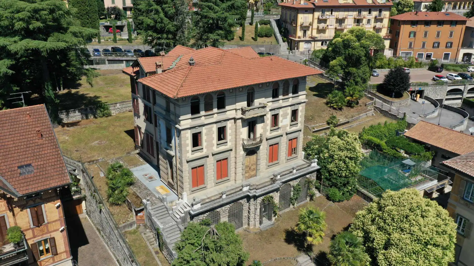 villa-in-vendita-a-lovere-sul-lago-diseo-immobiliare-milano-e-brianza-casa&style