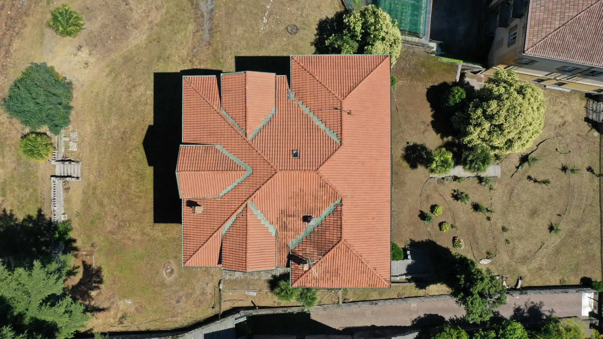 villa-in-vendita-a-lovere-sul-lago-diseo-immobiliare-milano-e-brianza-casa&style