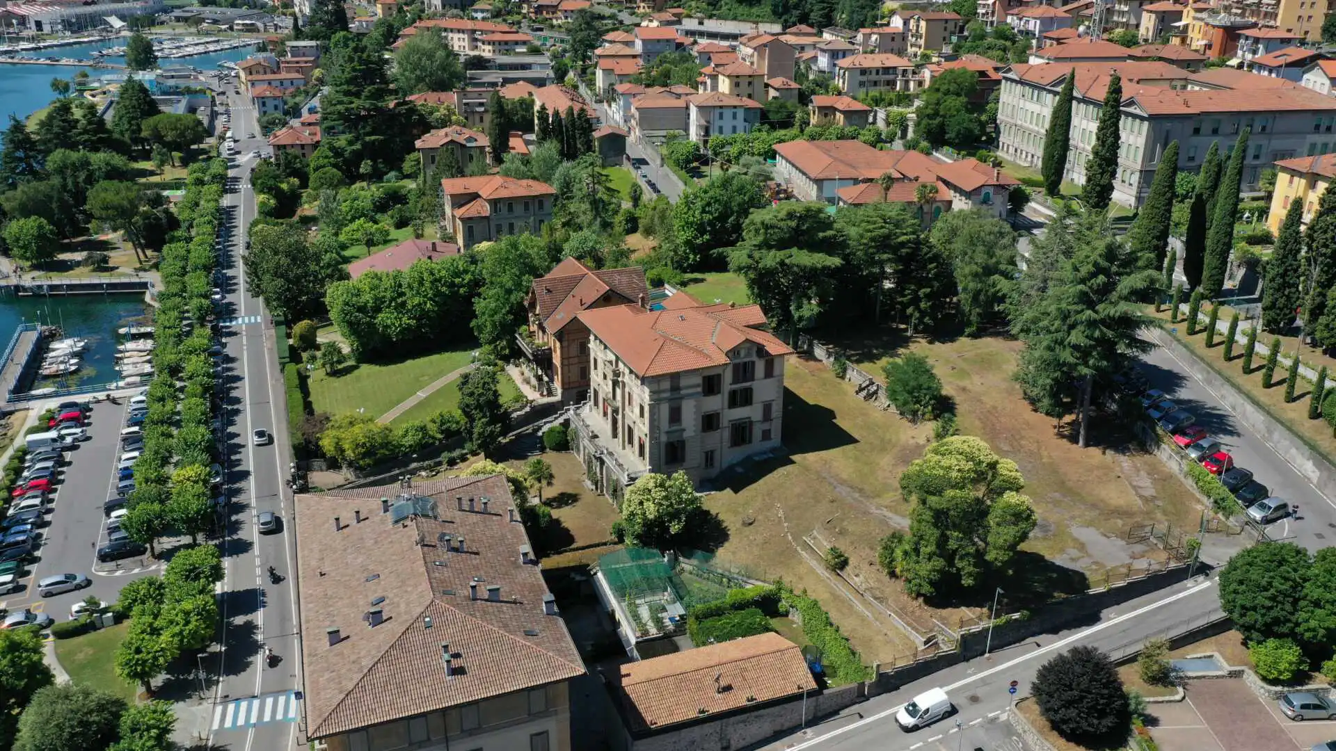villa-in-vendita-a-lovere-sul-lago-diseo-immobiliare-milano-e-brianza-casa&style