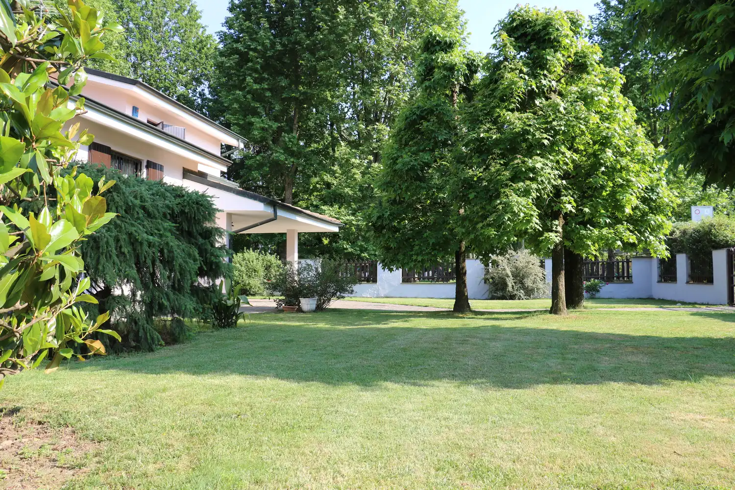 Villa singola in centro a Massalengo vista parco (15)