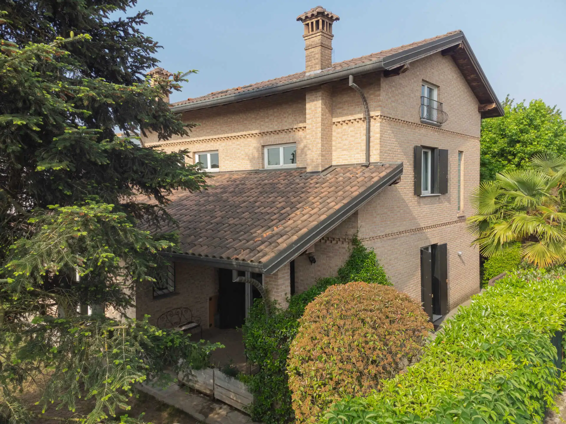 Triuggio villa singola con due appartamenti (1)