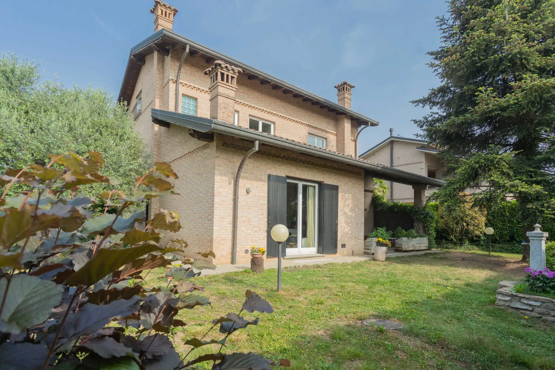 Triuggio villa singola con due appartamenti (2)