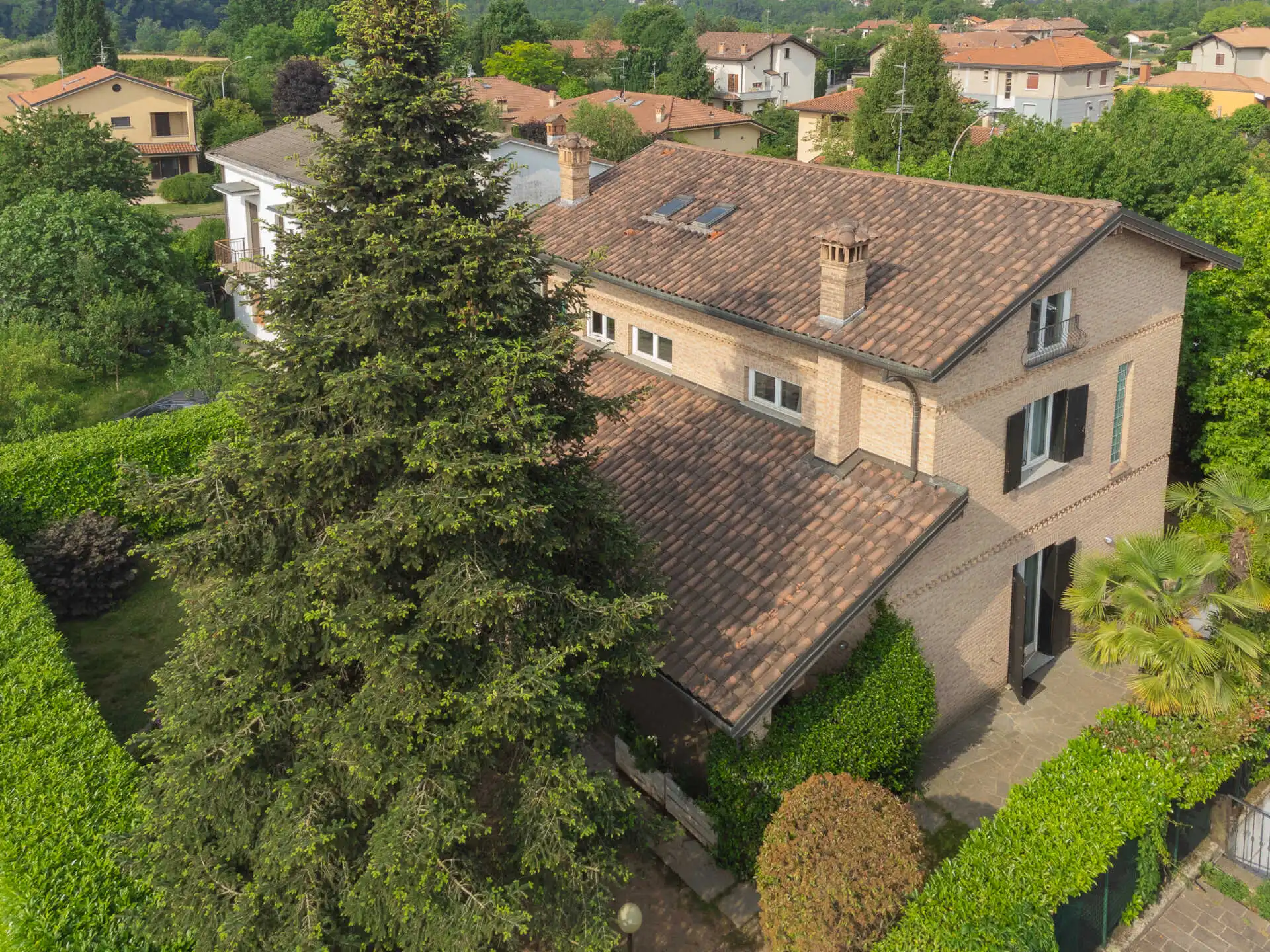 Triuggio villa singola con due appartamenti (40)