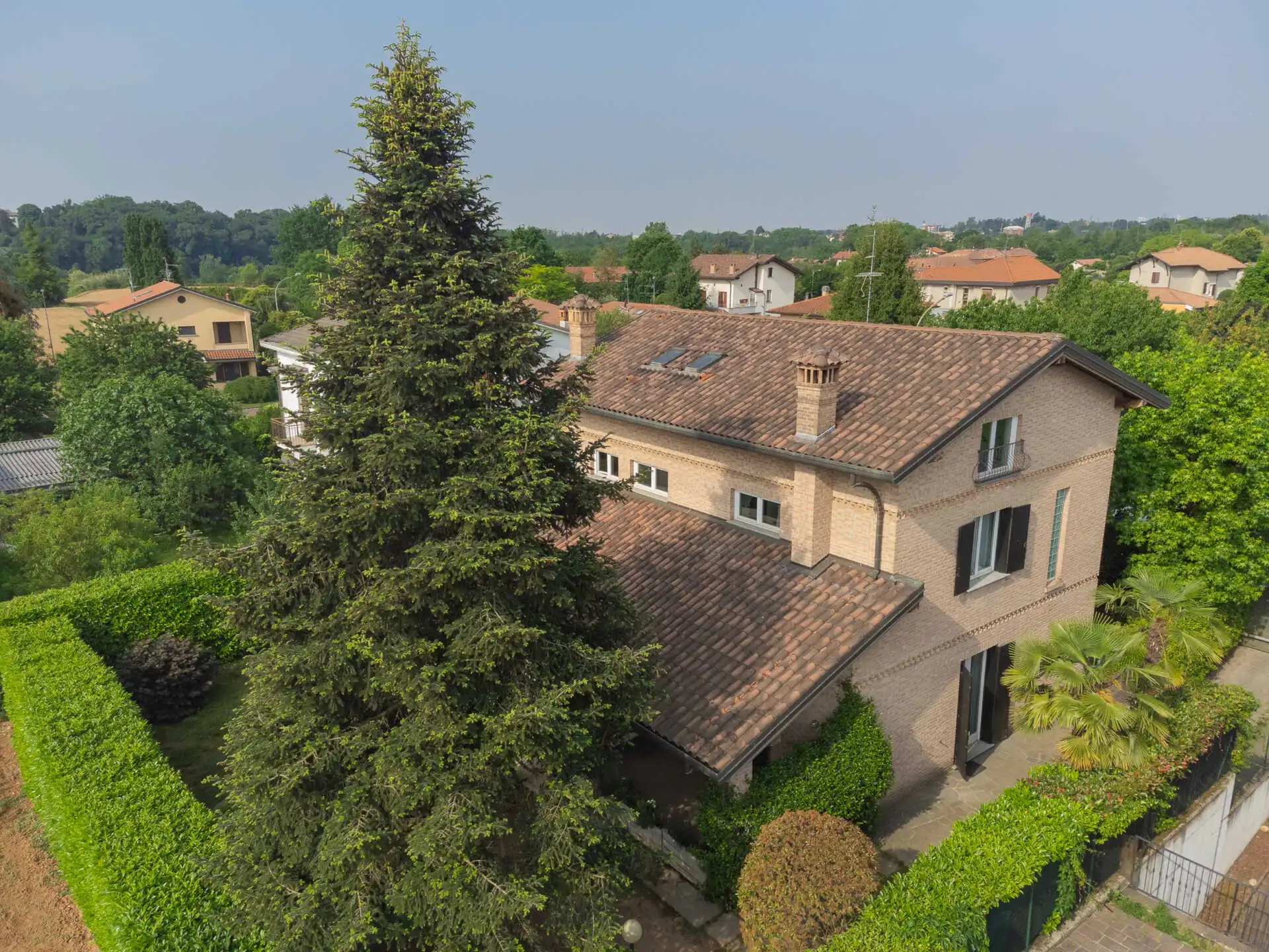 Triuggio villa singola con due appartamenti (41)