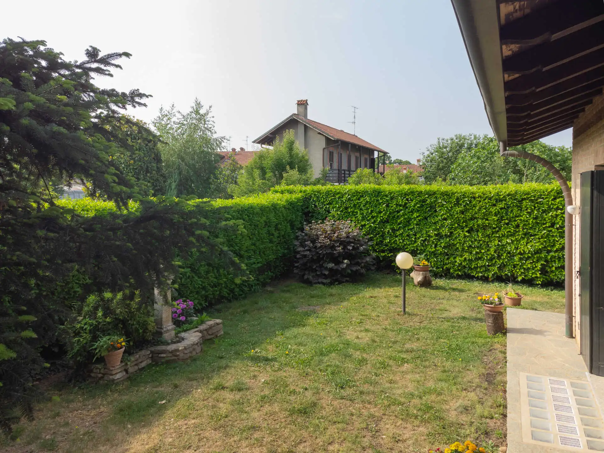 Triuggio villa singola con due appartamenti (44)
