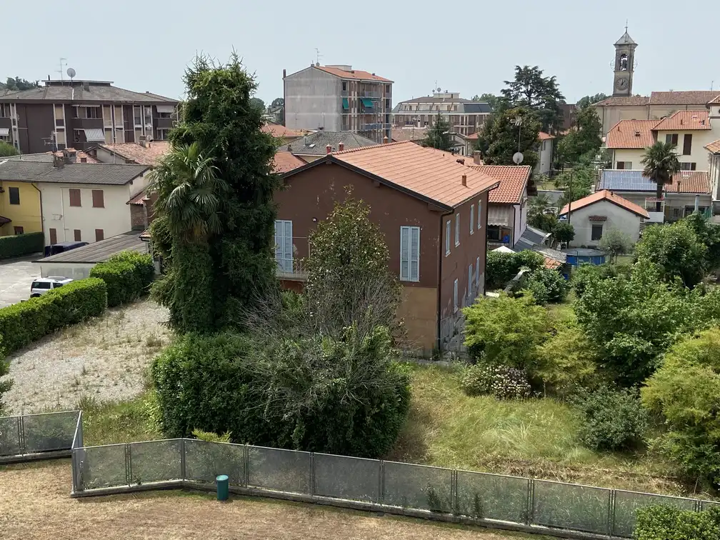Villa singola in vendita con due appartamenti (3)