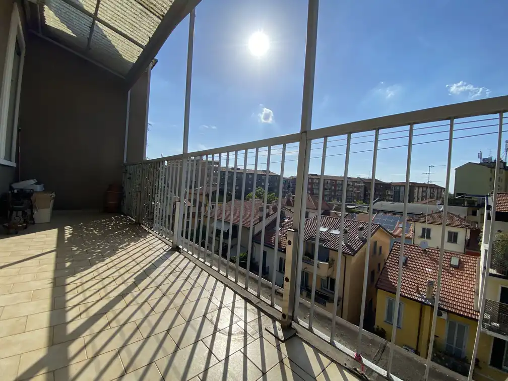 Milano appartamento ultimo piano in vendita (2)