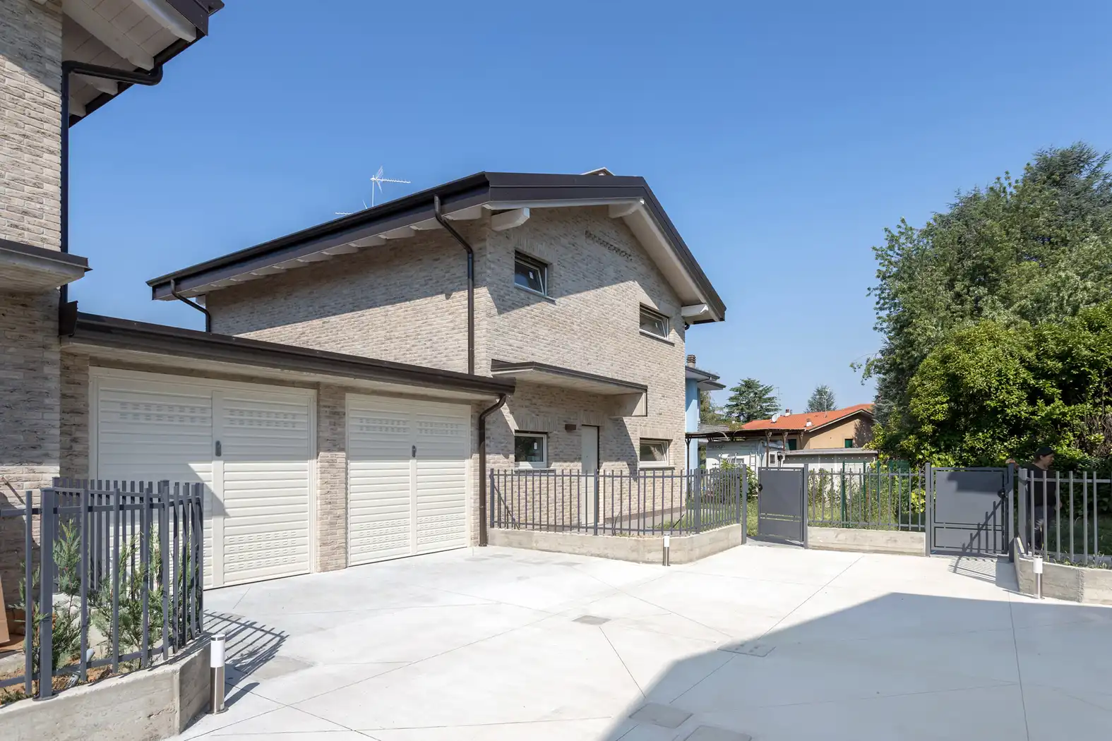Villa nuova in vendita a Cornate d'Adda con due appartamenti (29)