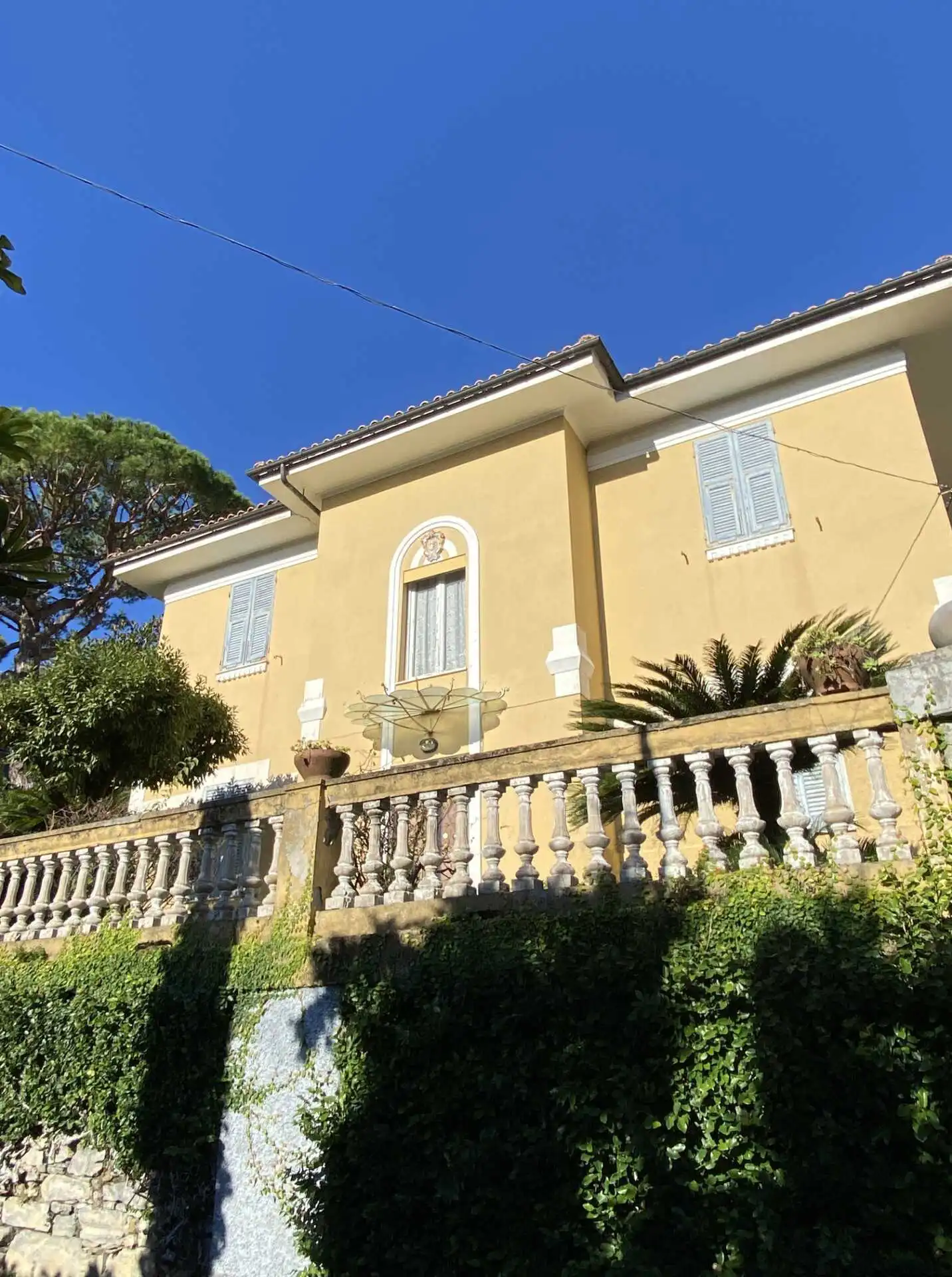 Villa in vendita a Rapallo con box e giardino (1)