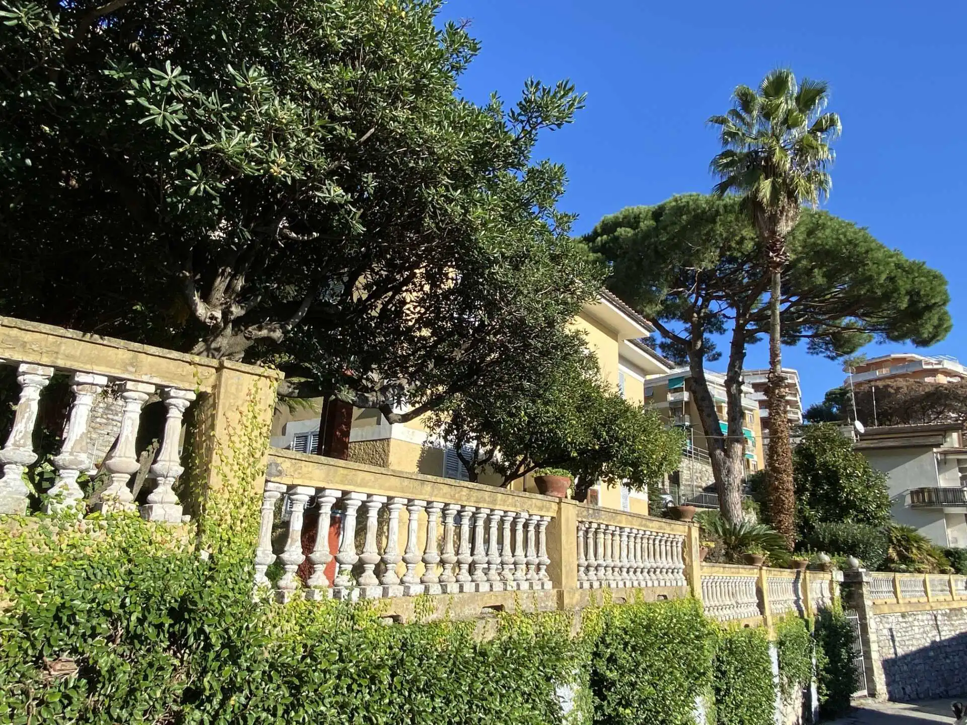 Villa in vendita a Rapallo con box e giardino (4)