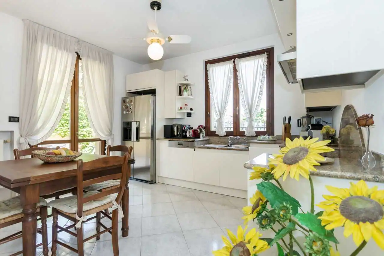 Villa in vendita a Roncello (16)