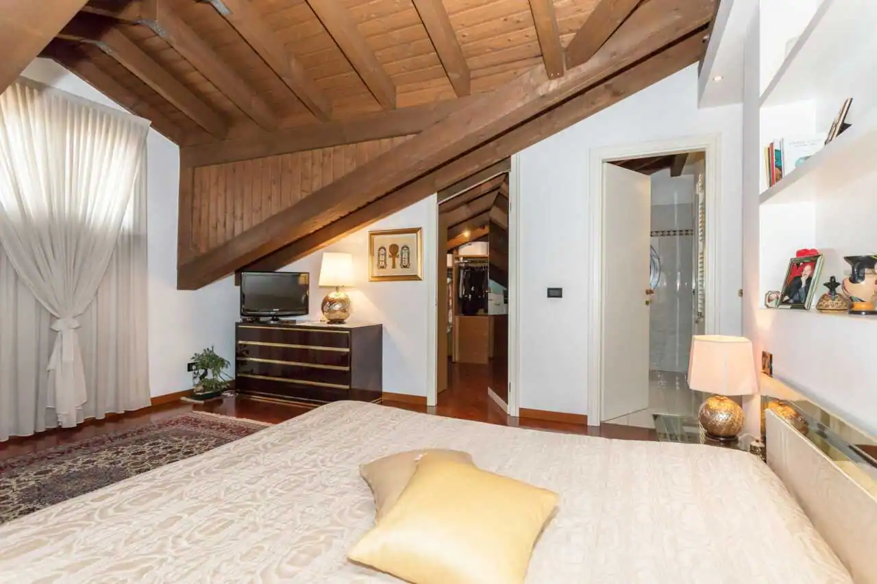 Villa in vendita a Roncello (23)
