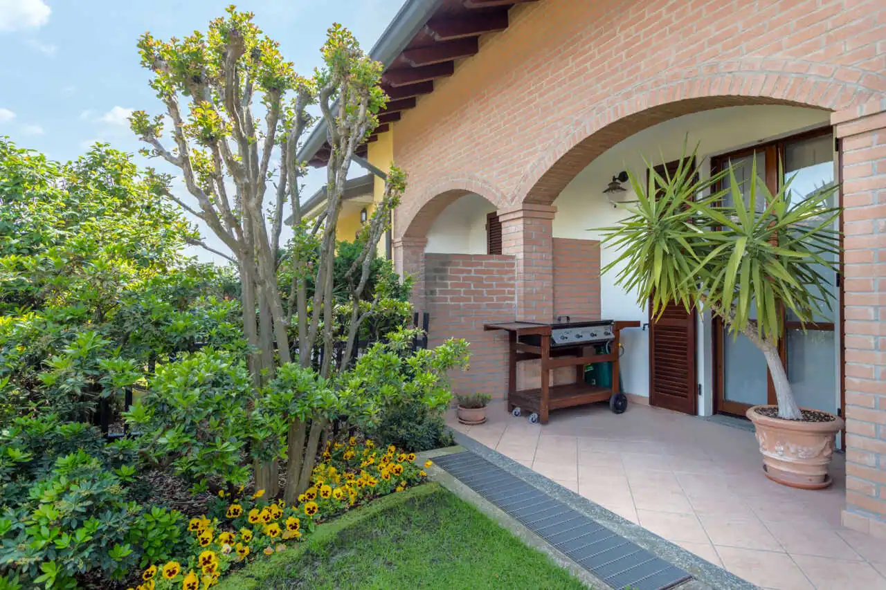 Villa in vendita a Roncello (39)