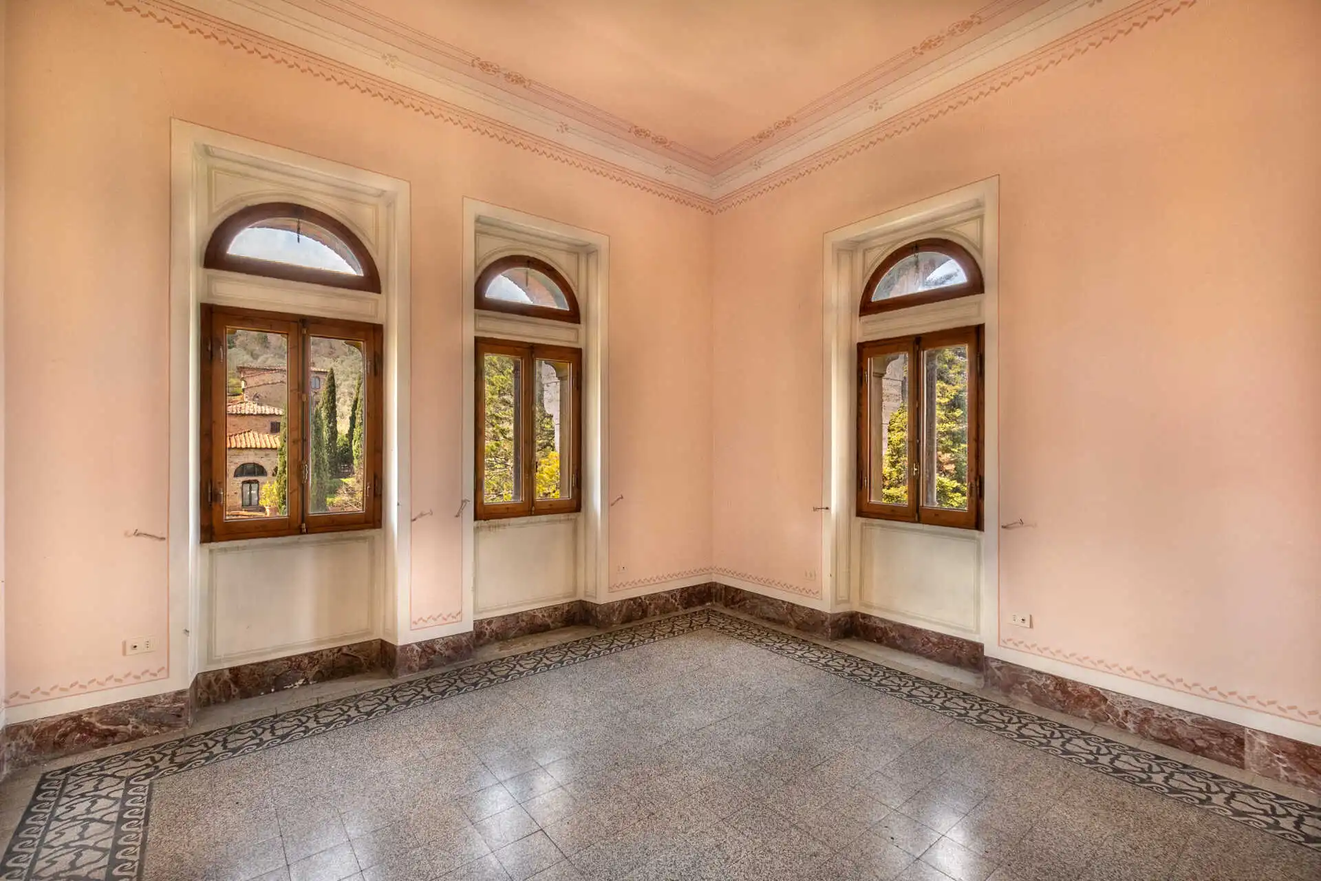 Villa in stile Castello neo-mediovale Arezzo Toscana (23)
