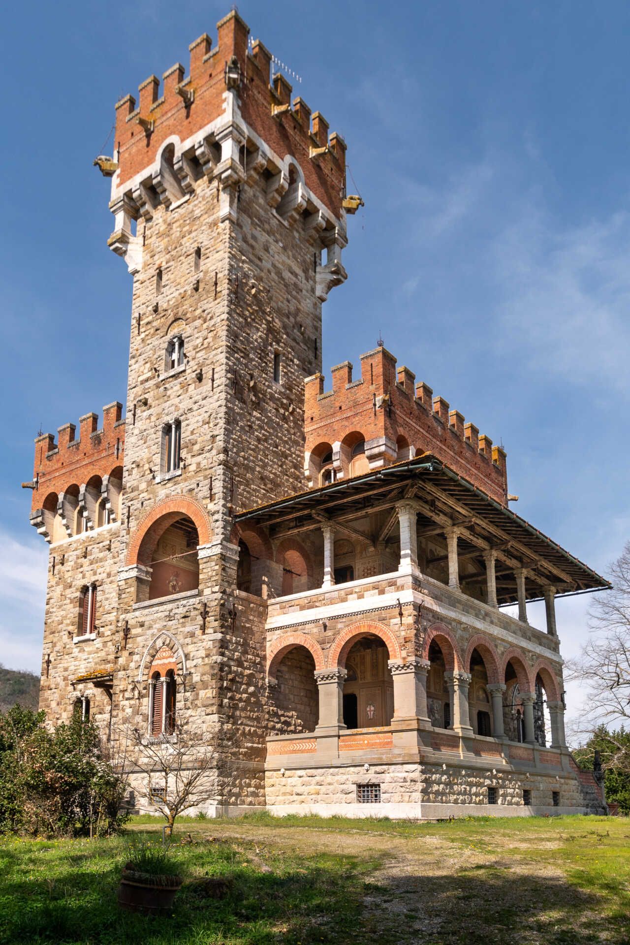 Villa in stile Castello neo-mediovale Arezzo Toscana (4)