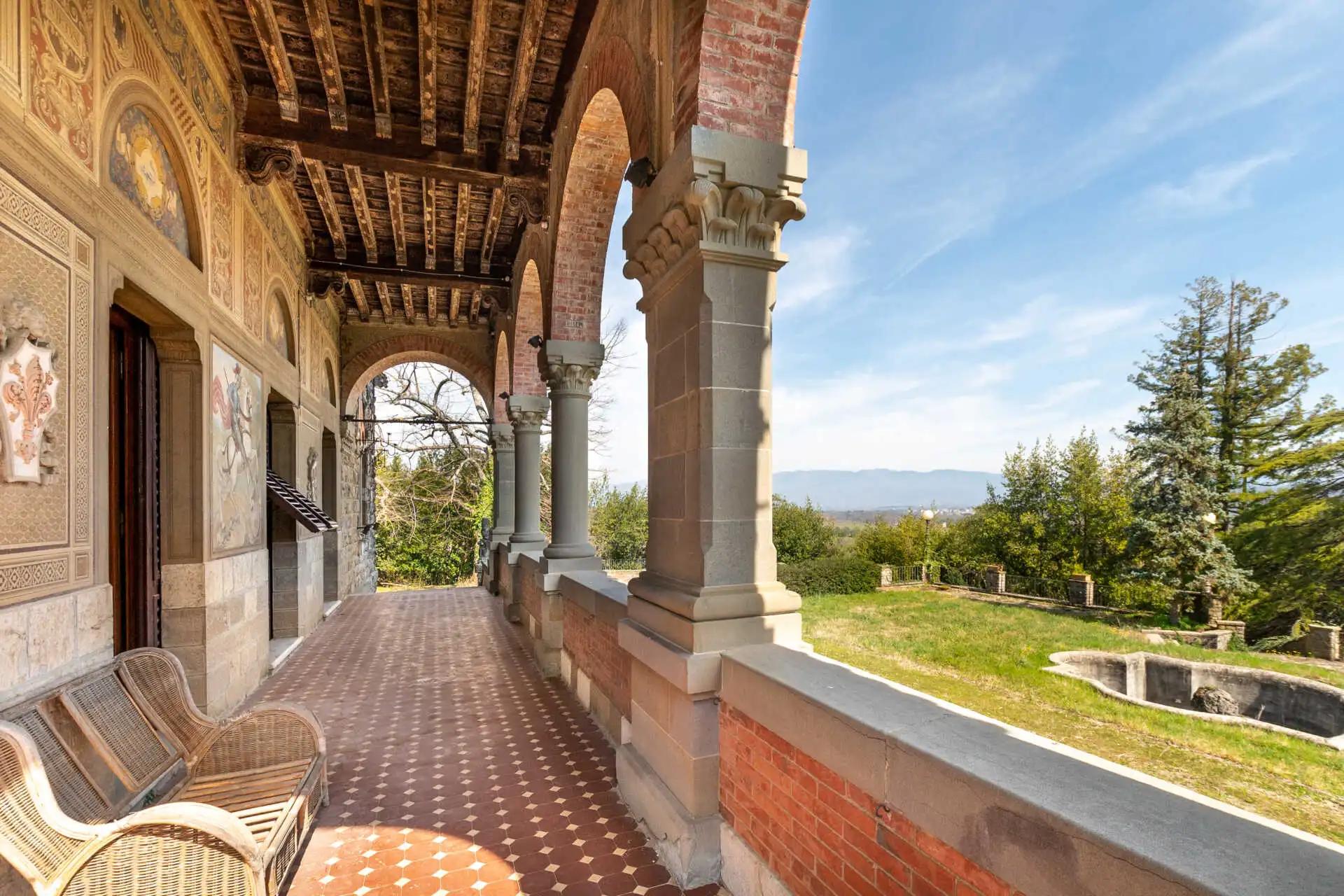 Villa in stile Castello neo-mediovale Arezzo Toscana (7)